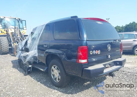 2004 Cadillac Escalade Standard z USA, uszkodzony, nr VIN 1GYEK63N34R312805